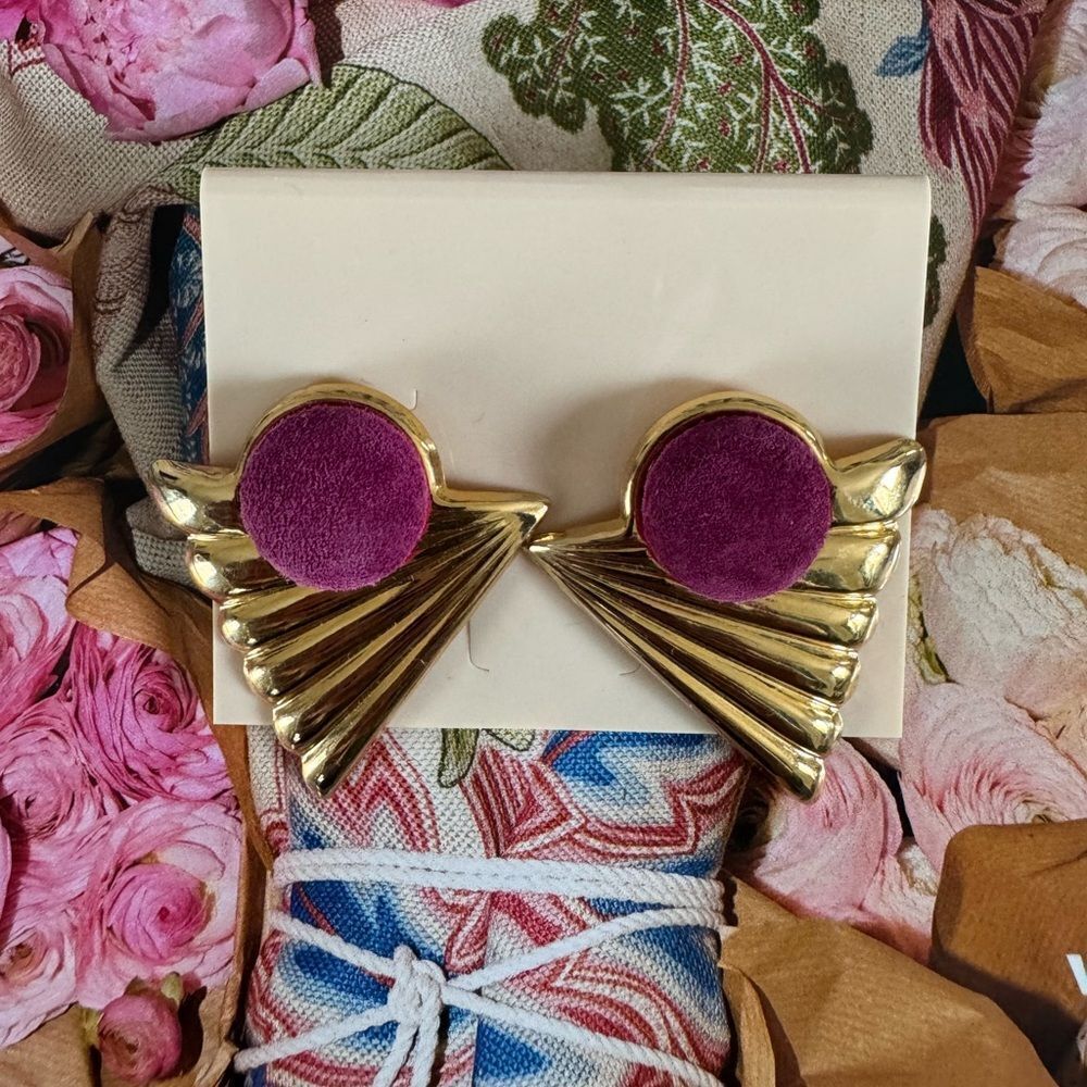 VTG Gold Fan Pink Suede Post Earrings - Picture 6 of 8